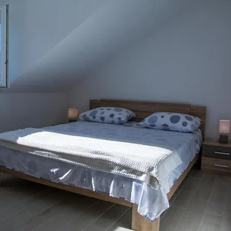 Ma_lu Apartman Pucisca